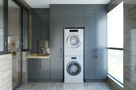 Elegantes gabinetes de lavandería modulares gris meridiano con solución de almacenamiento múltiple