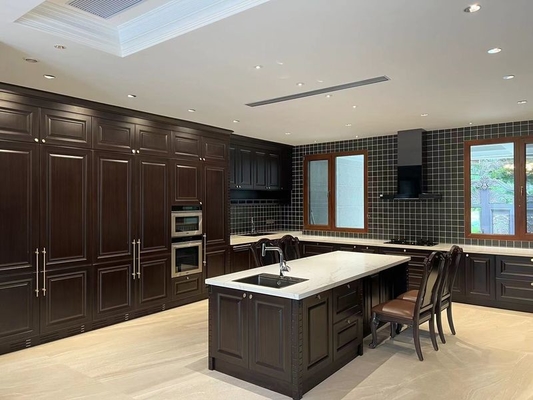 Cocina de acero inoxidable estilo europeo en forma de U con isla multifuncional y hardware de oro de primera calidad